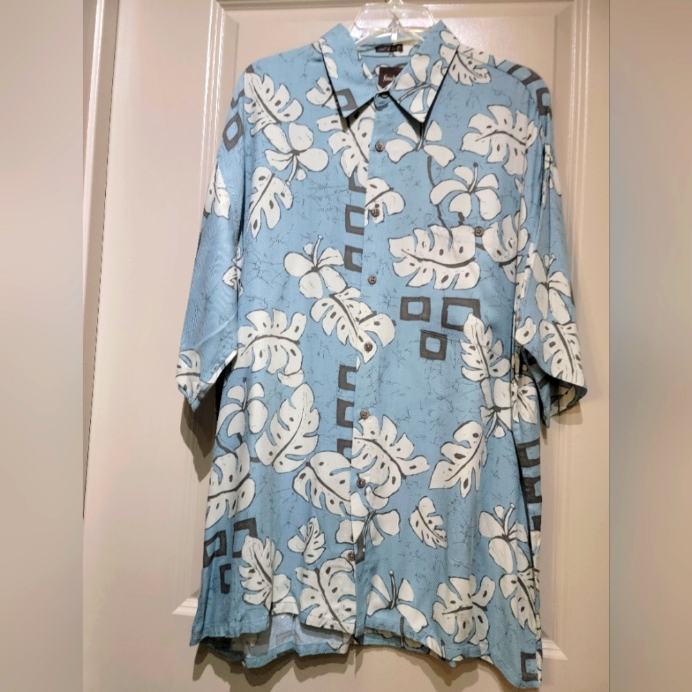NTW Neiman Marcus Bahamas Soft Rayon Island Style Shirt.